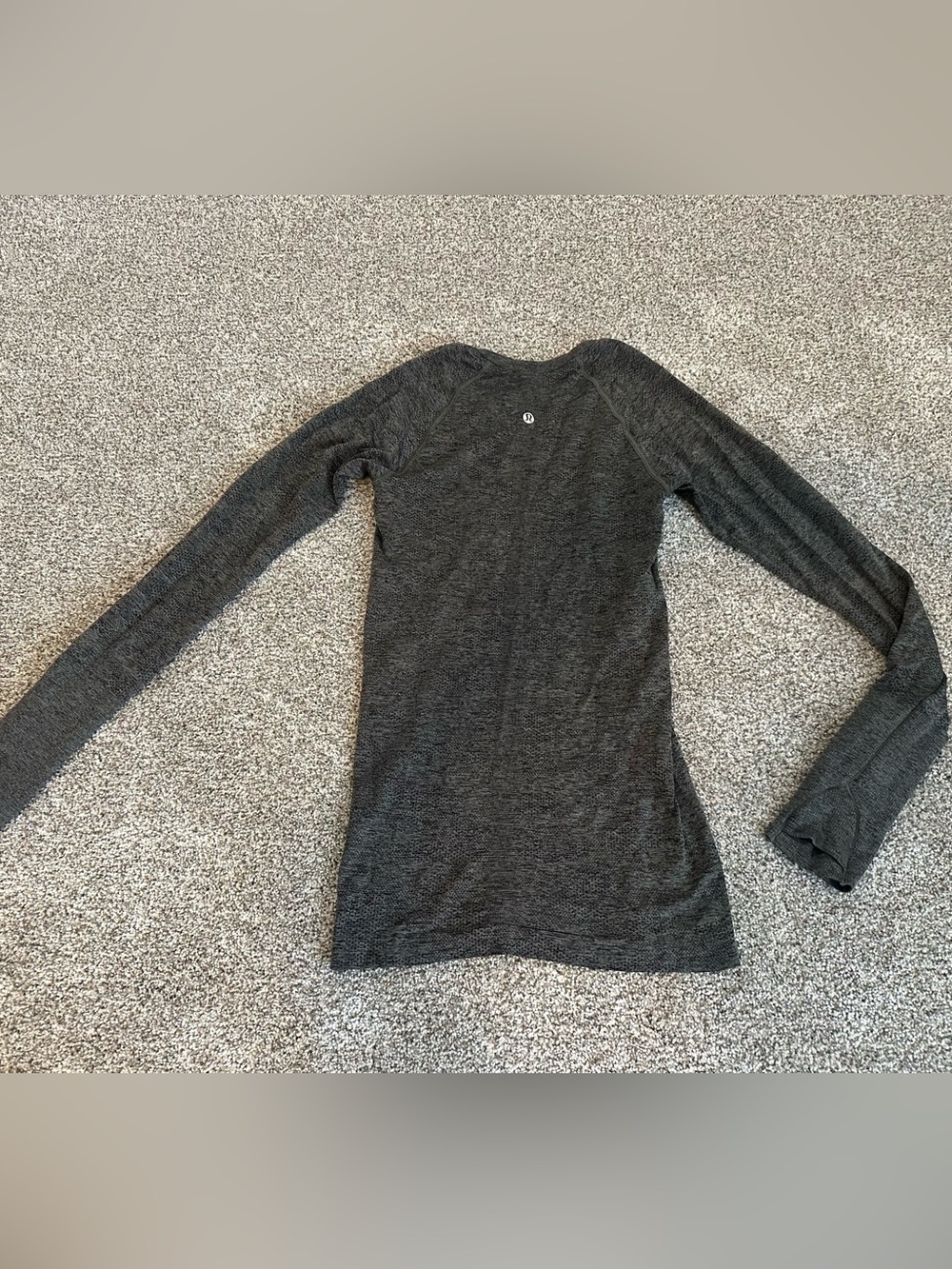 lululemon athletica Heathered Charcoal Long Sleeve Athletic Top - Size 2